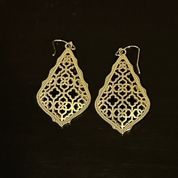 Kendra Scott Addie Gold Filigree dangly Earrings - Picture 1 of 3